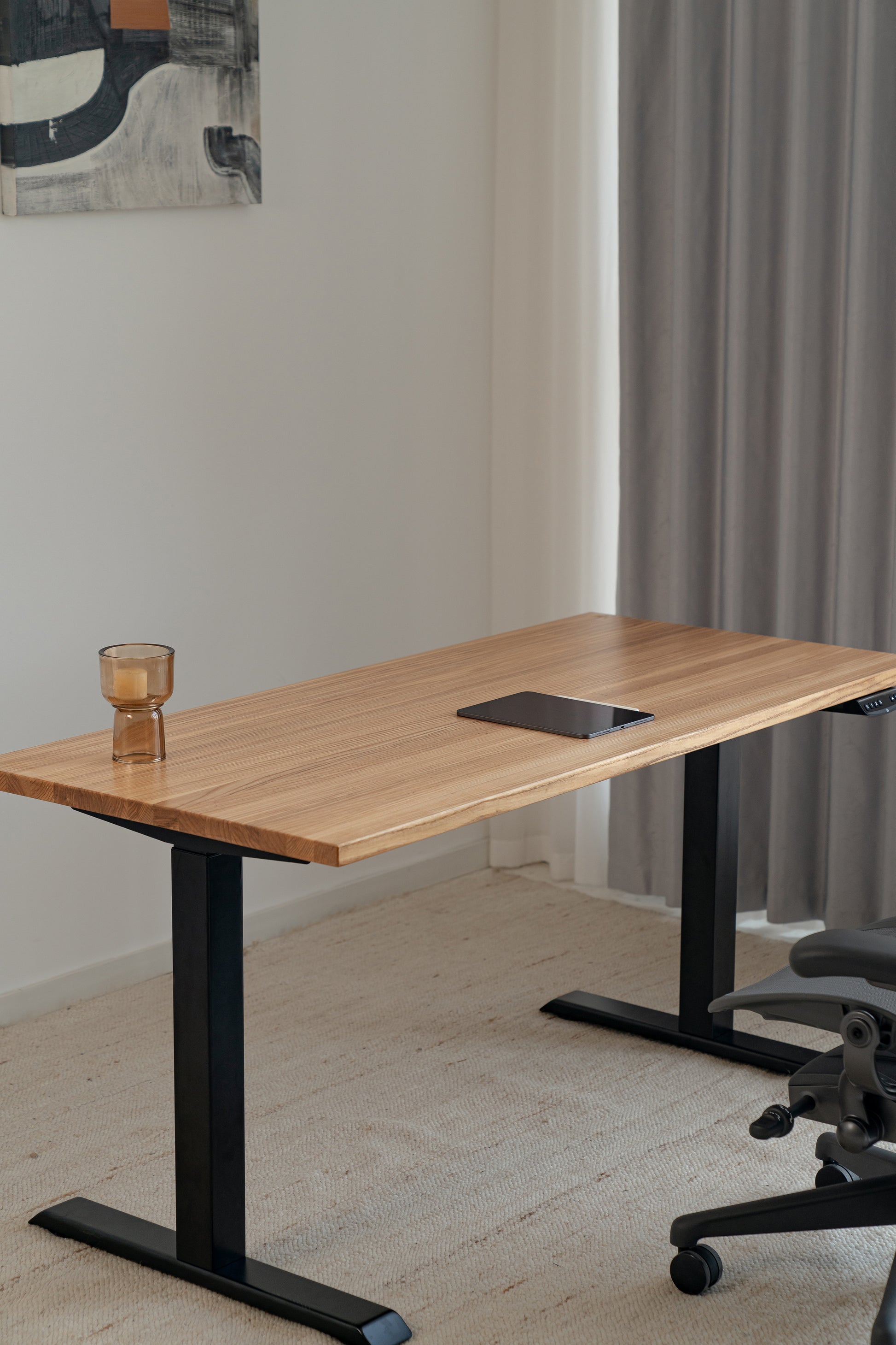 AshSolidWood_Black_SceneView3_ElephantDesks_AbundanceStandingDesk