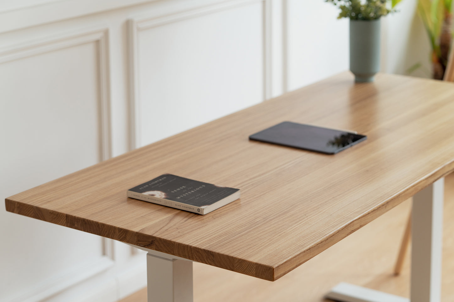AshSolidWood_White_SceneView4_ElephantDesks_AbundanceStandingDesk_jpg
