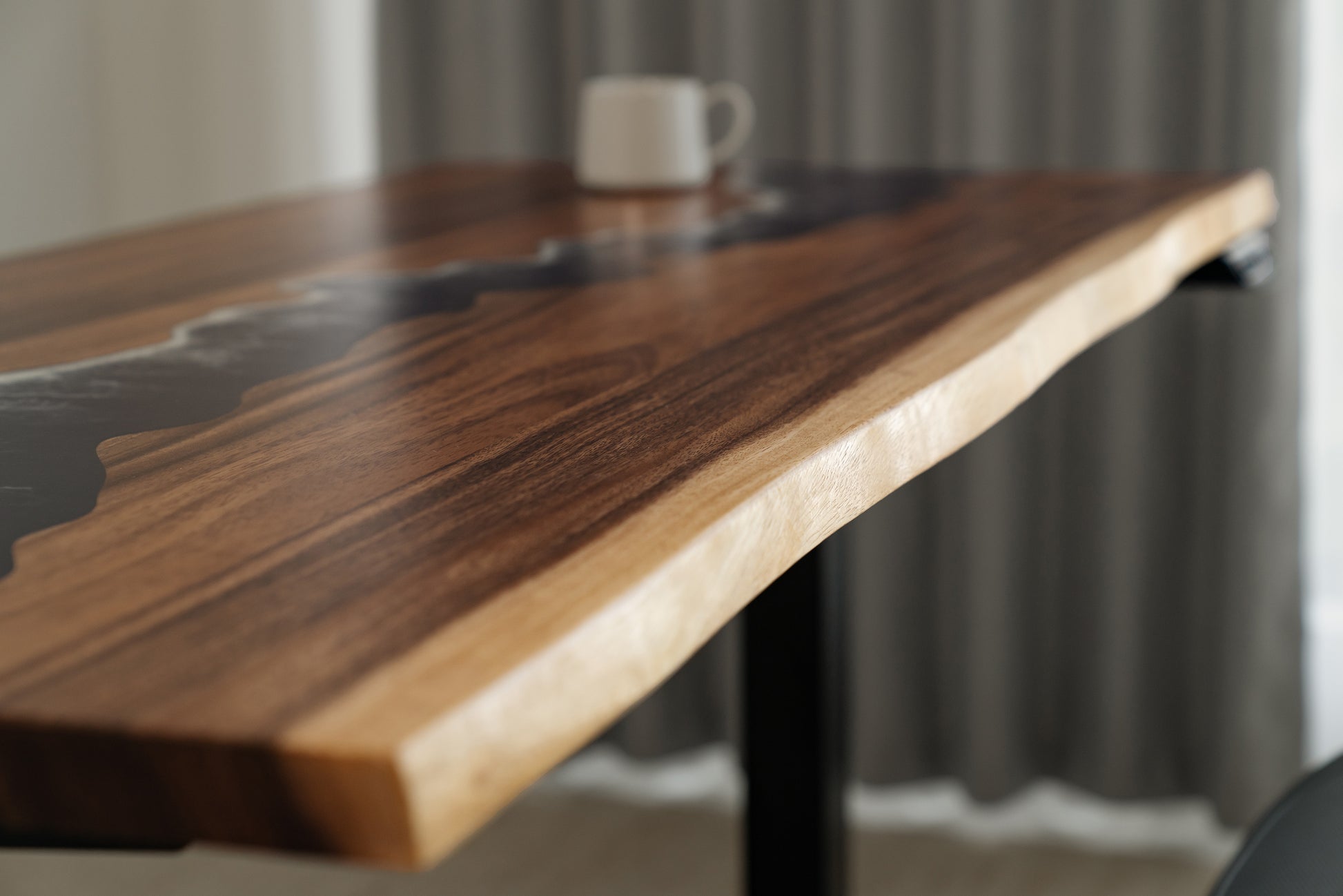 LiveEdgeEpoxySolidWood_White_SceneView11_ElephantDesks_CoastlineStandingDesk