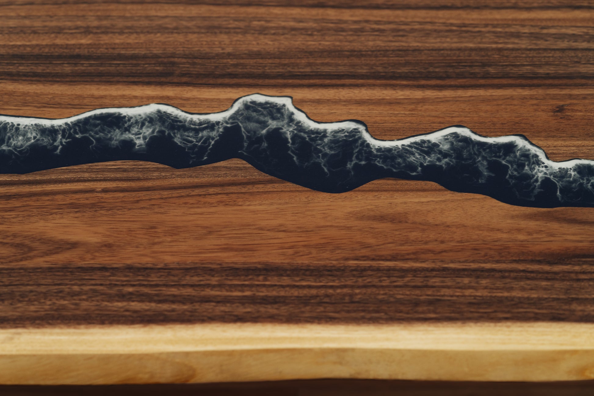 LiveEdgeEpoxySolidWood_White_SceneView3_ElephantDesks_CoastlineStandingDesk