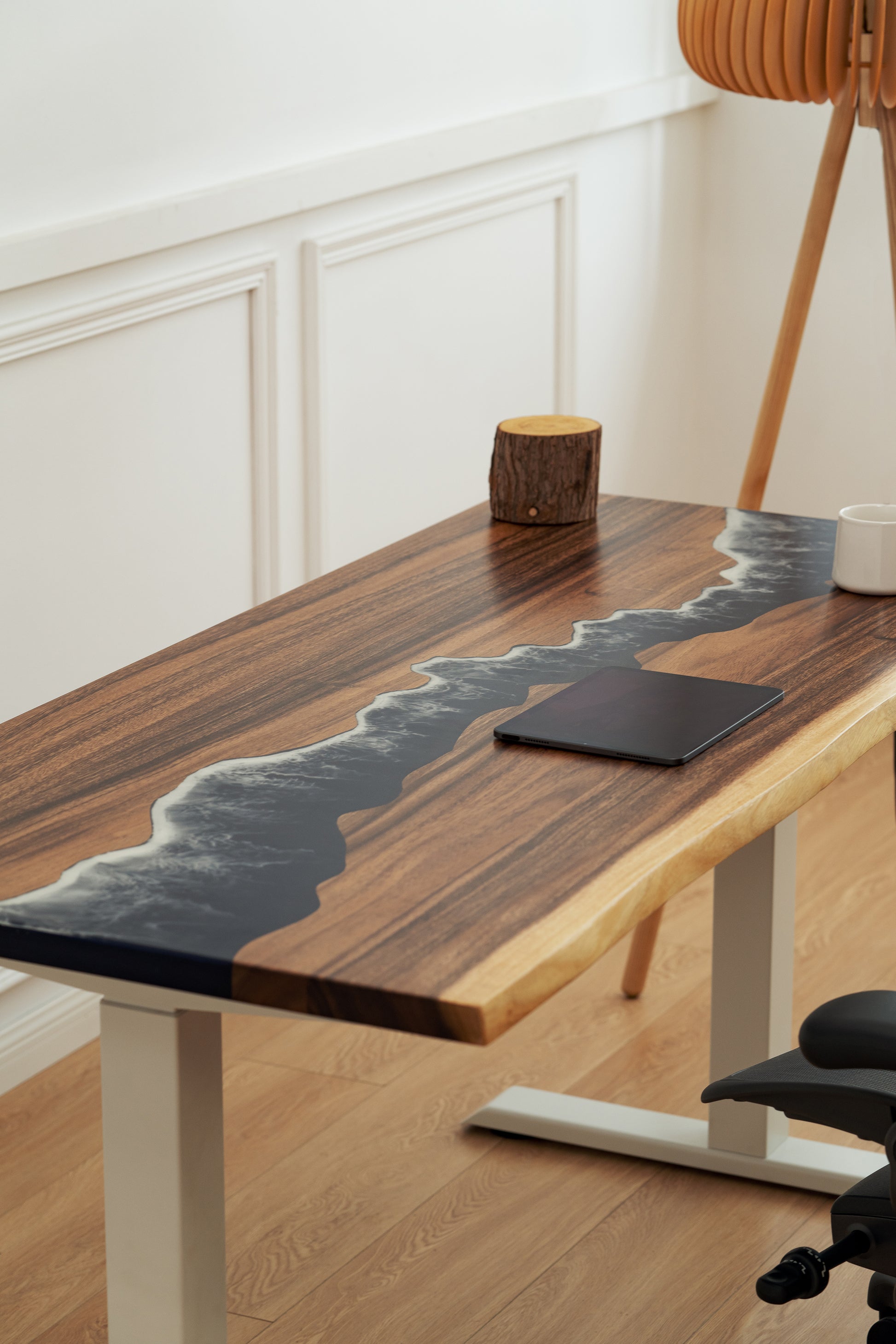 LiveEdgeEpoxySolidWood_White_SceneView4_ElephantDesks_CoastlineStandingDesk