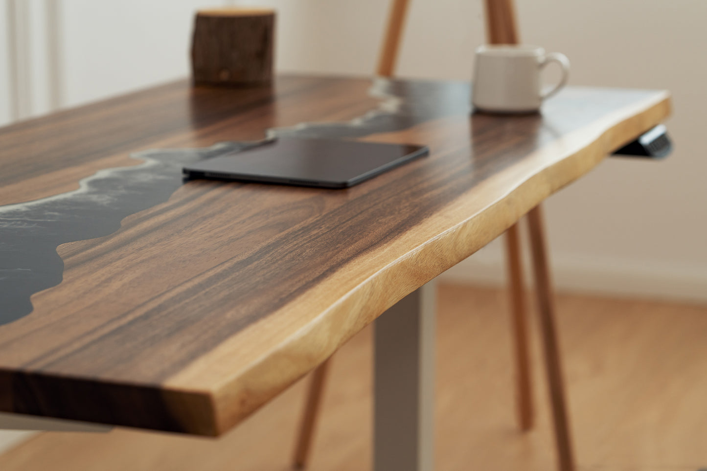 LiveEdgeEpoxySolidWood_White_SceneView5_ElephantDesks_CoastlineStandingDesk