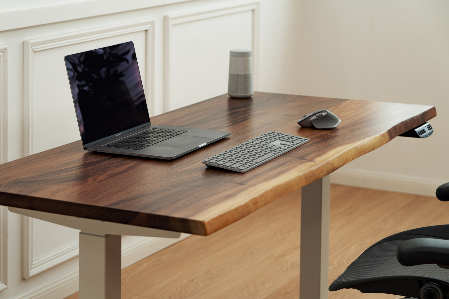 LiveEdgeWalnutSolidWood_White_SceneView1_ElephantDesks_WavyStandingDesk