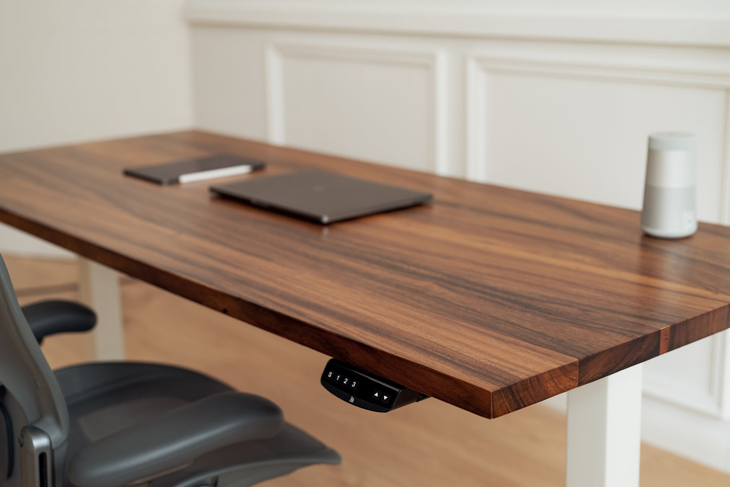 WalnutSolidWood_White_SceneView3_ElephantDesks_AbundanceStandingDesk